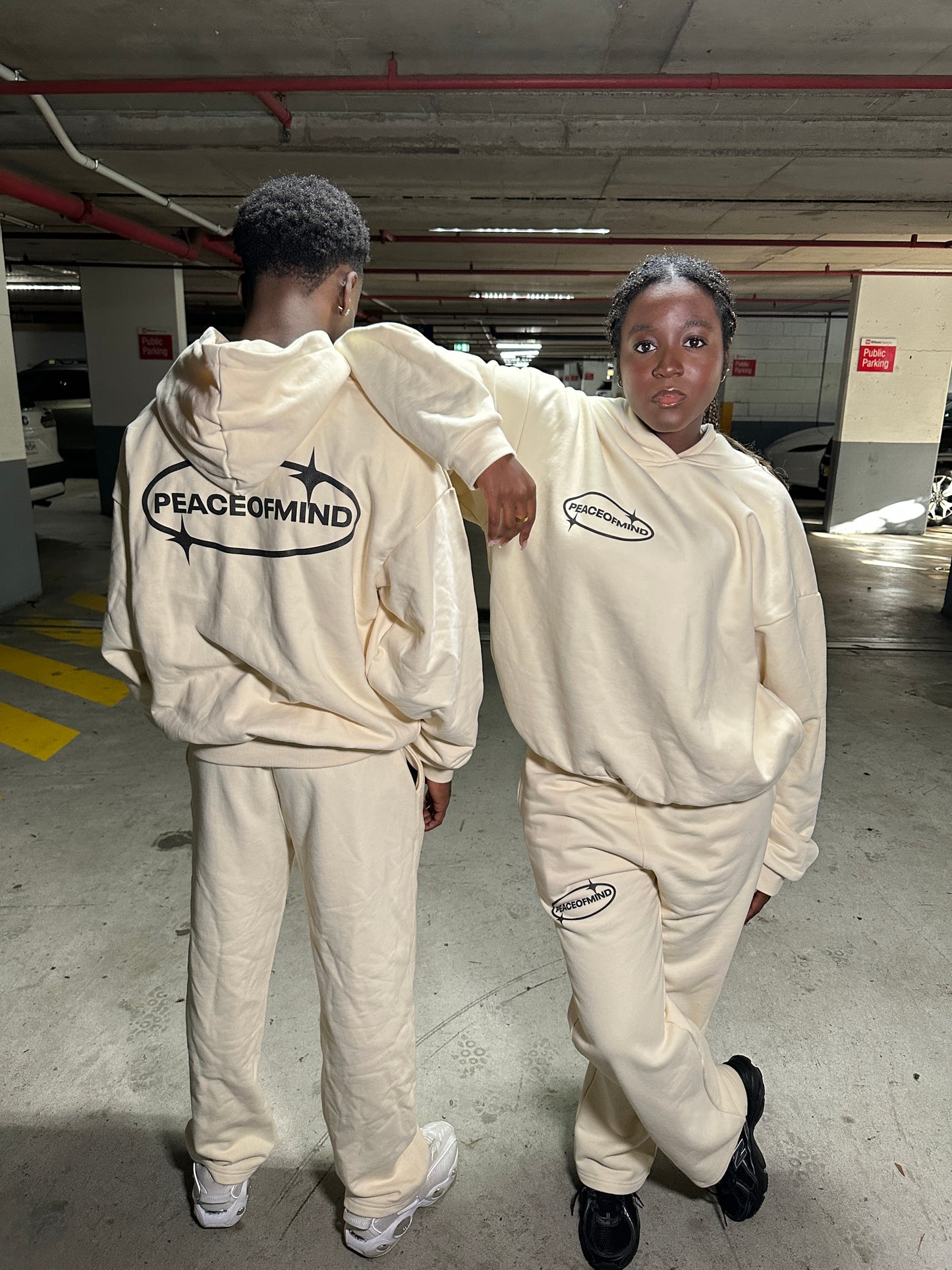 PEACEFUL HOODIE BONE